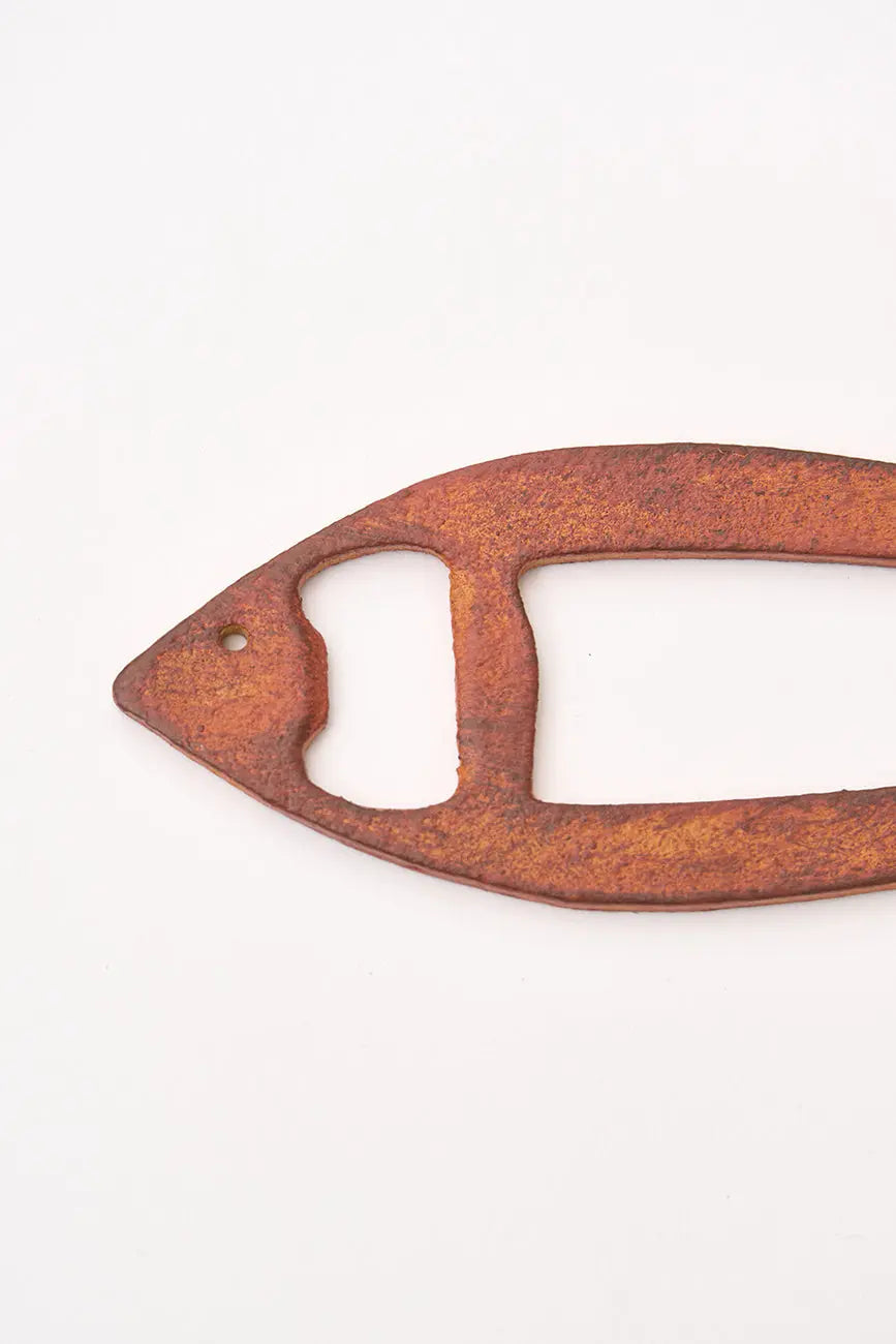 Abrebotellas forma de pez en hierro