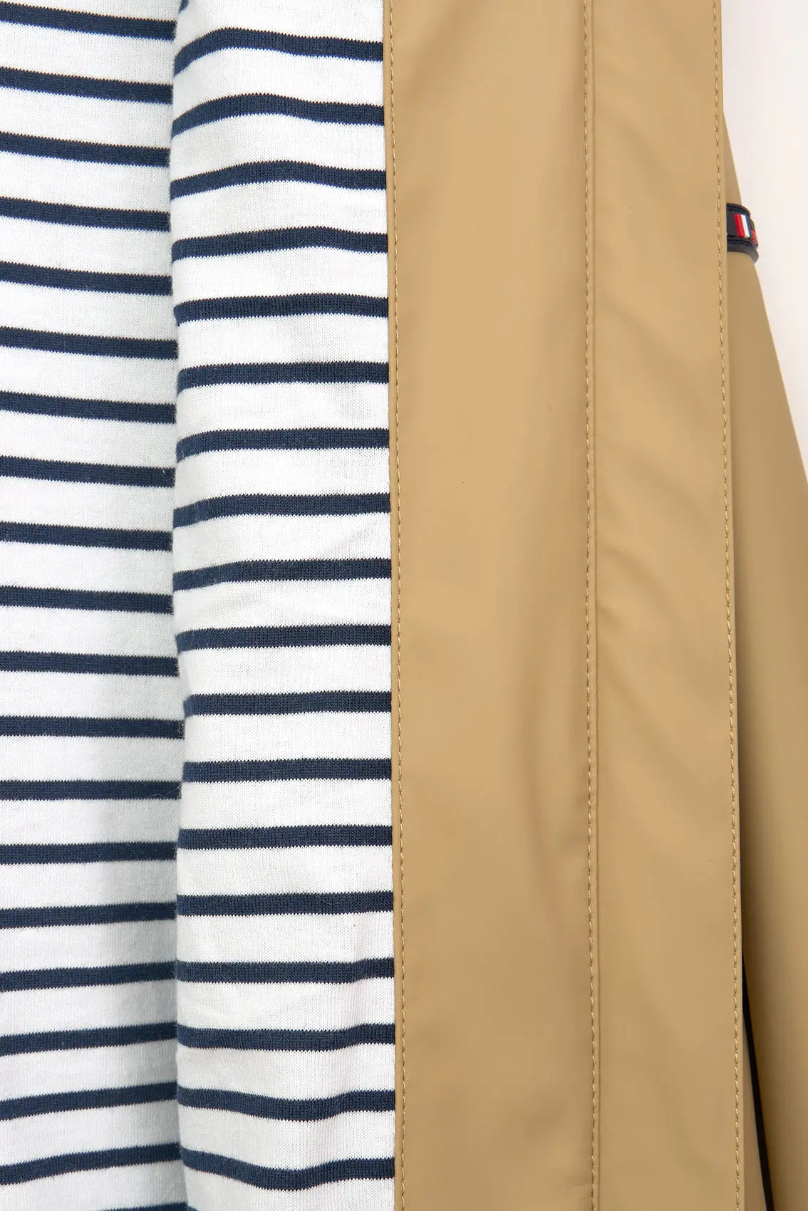 Chubasquero o impermeable de poliuretano Batela AW24