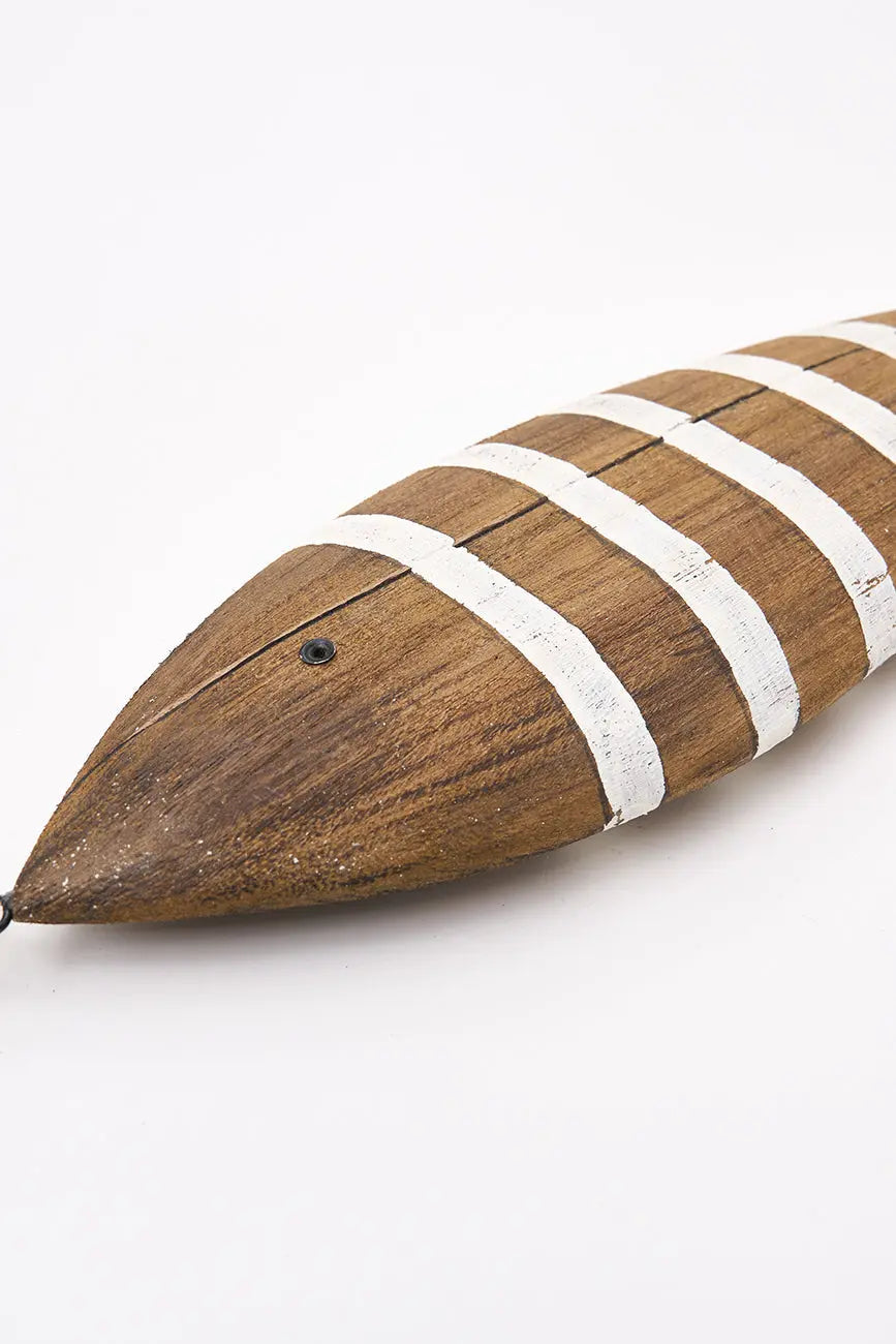 Colgante pez de madera a rayas