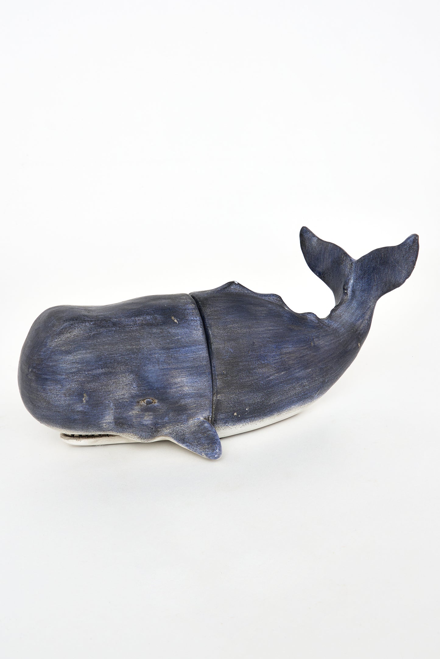 Erretxinazko liburu-euskarri handia, kaxalote-formakoa