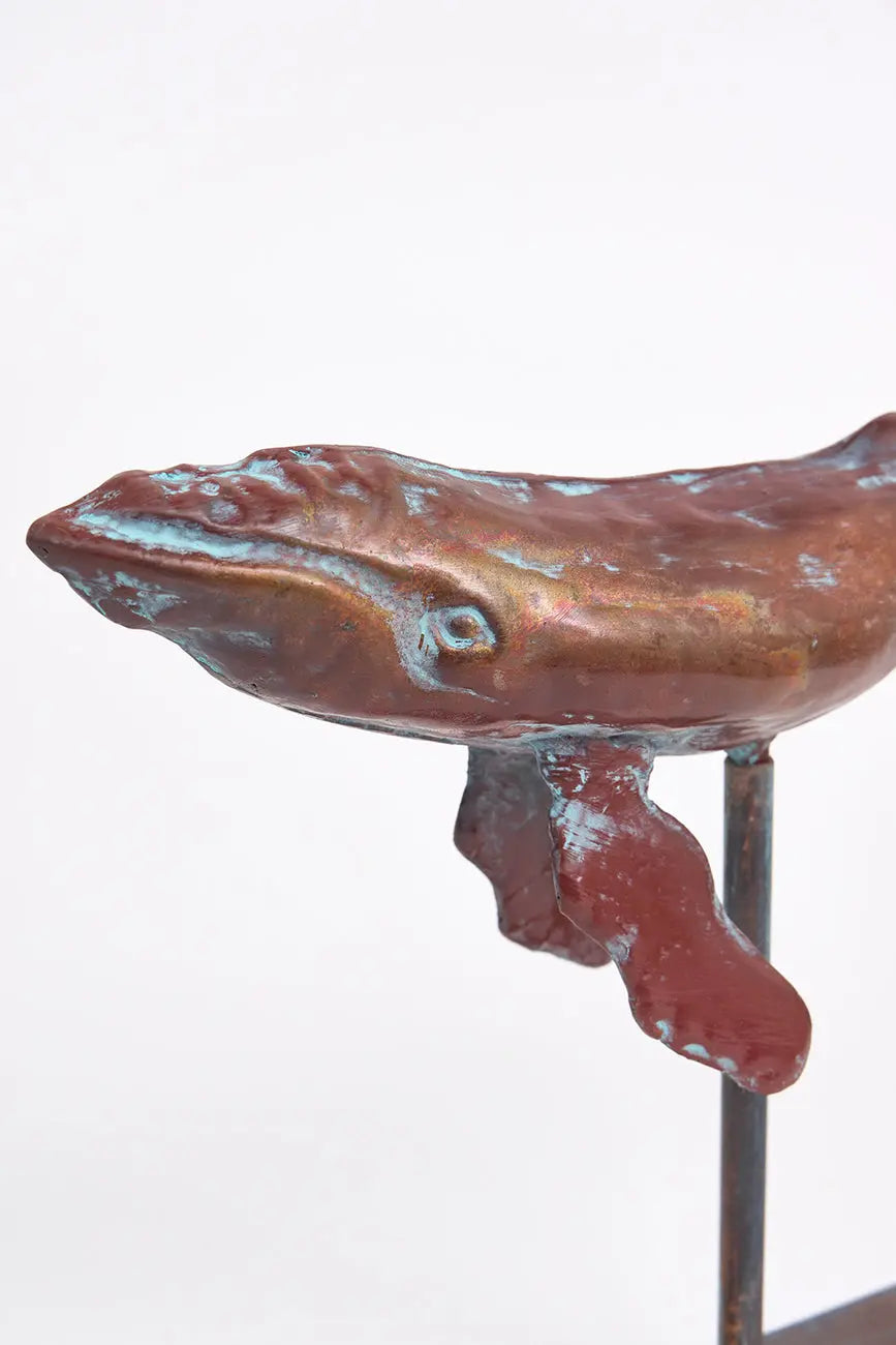 Ballena jorobada tamaño pequeño decorativa con base de metal