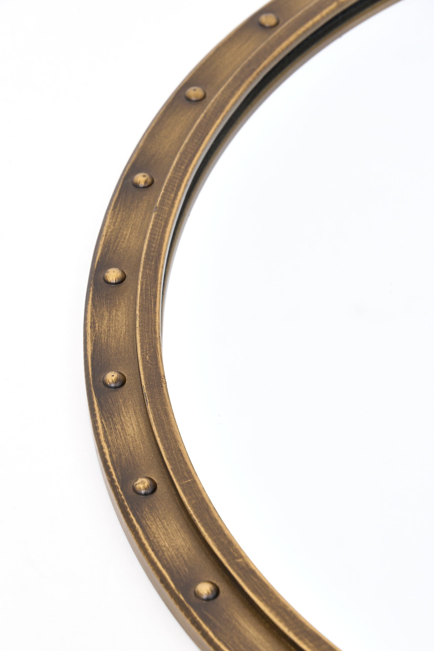 Aluminiozko markoa duen ispilu biribila