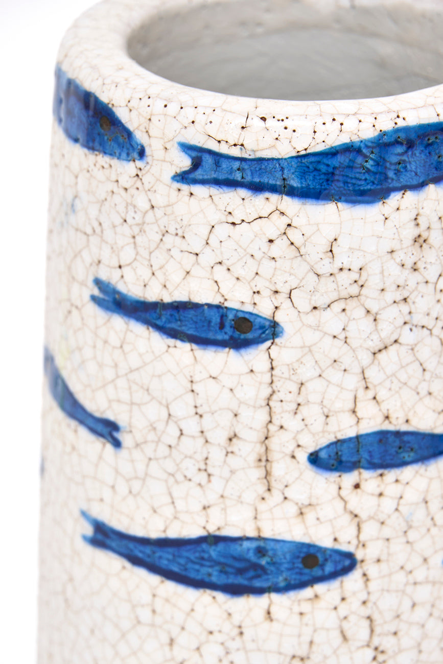 Vasija de terracota con peces pintados