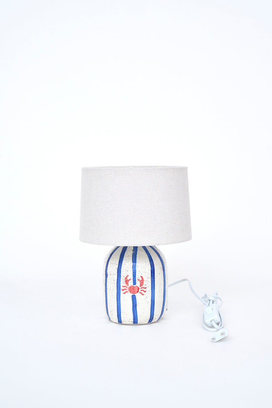 Lámpara de cerámica con cangrejo pintado