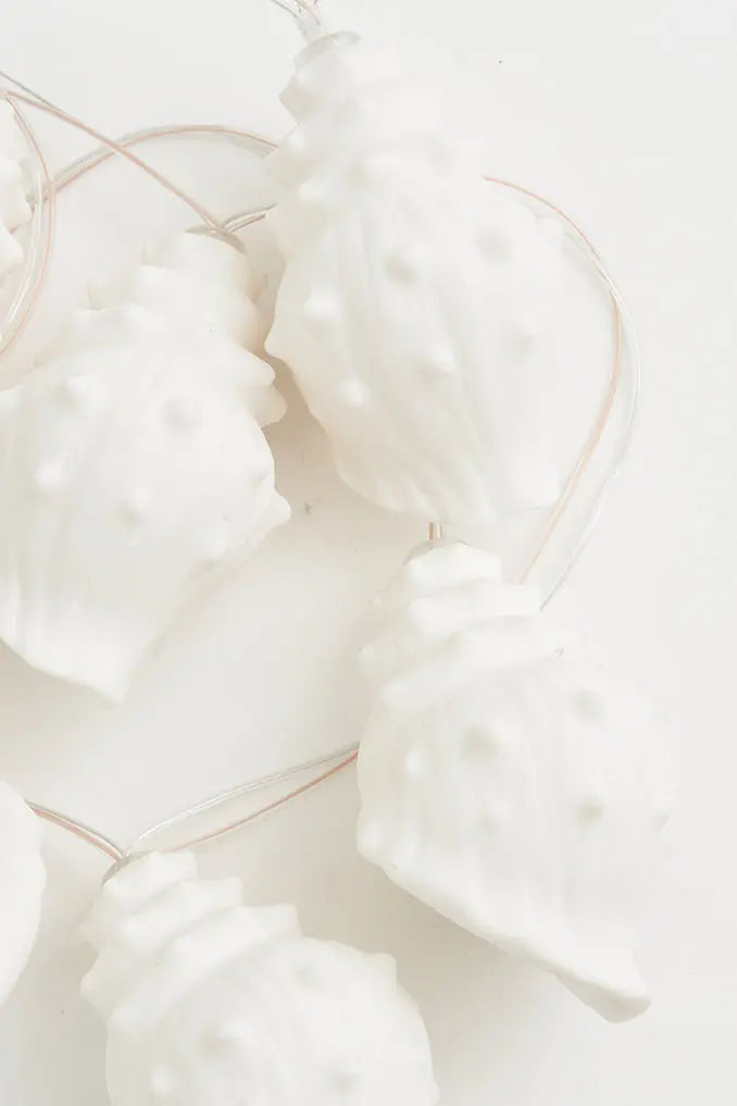 Guirnalda de farolillos con caracolas en resina