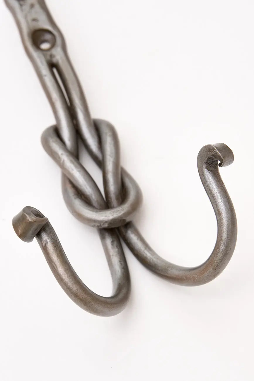 Perchero de metal con forma de nudo marinero