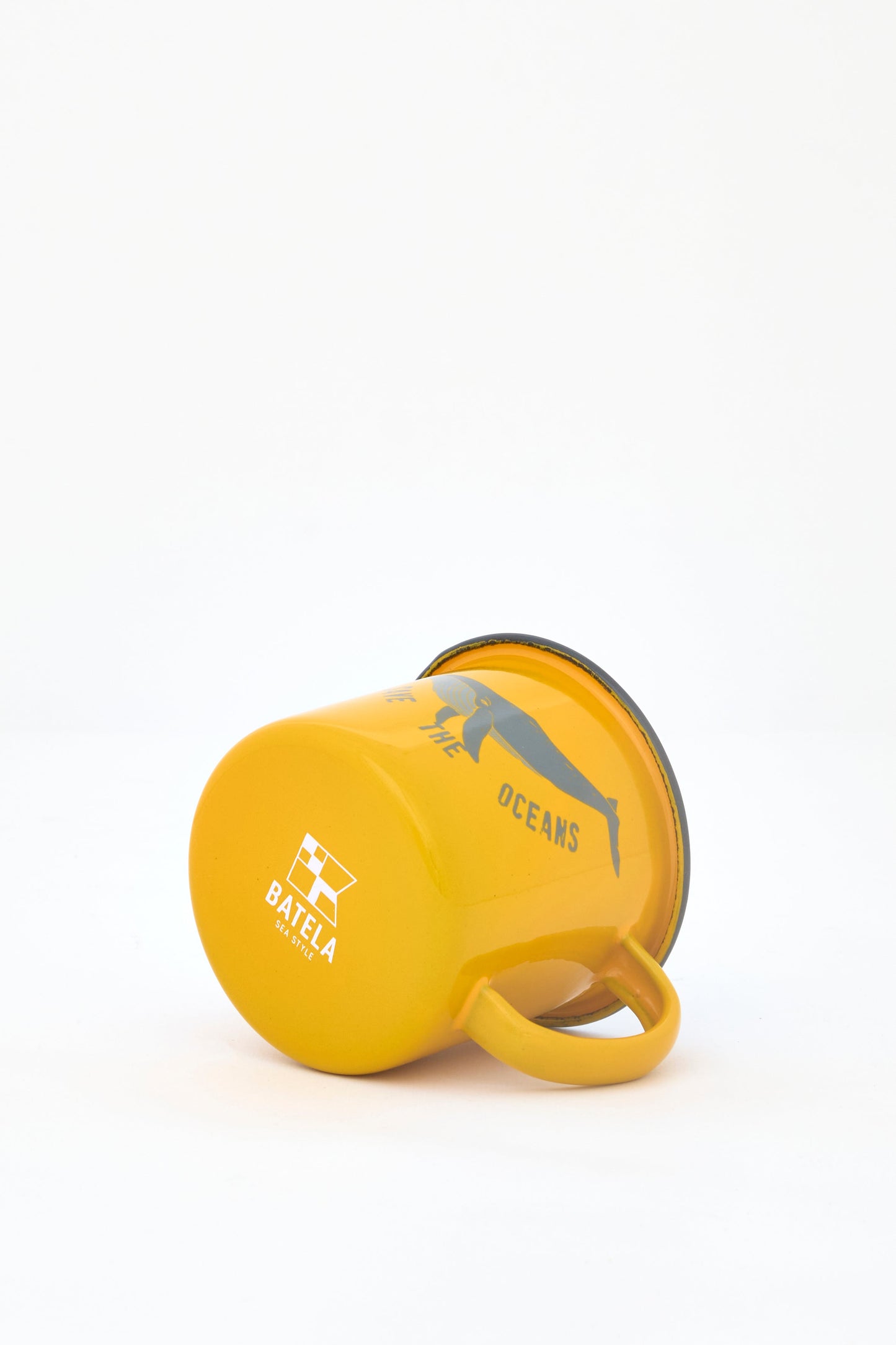 Taza esmaltada amarilla con ballena