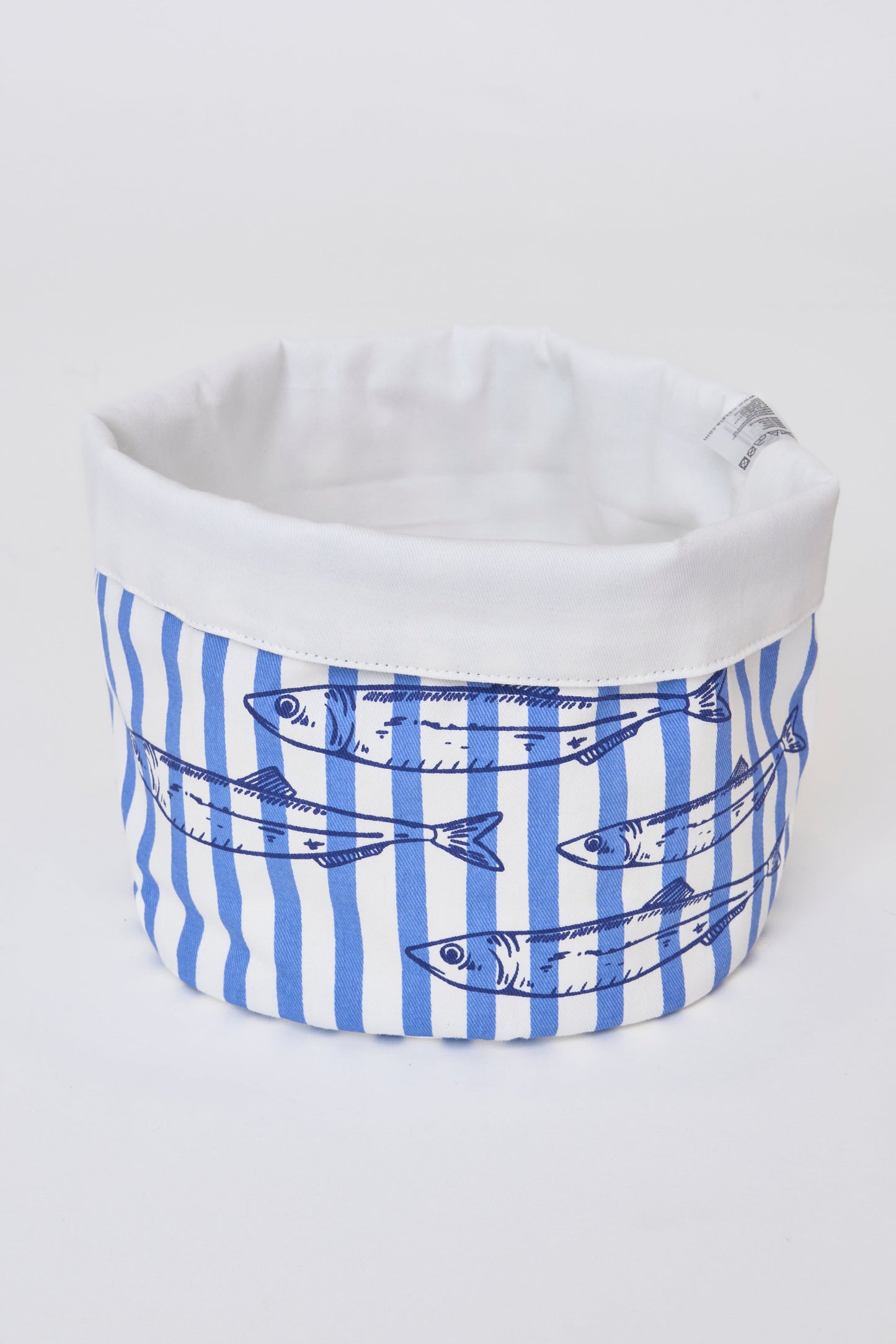 Sailor's bread basket with fish