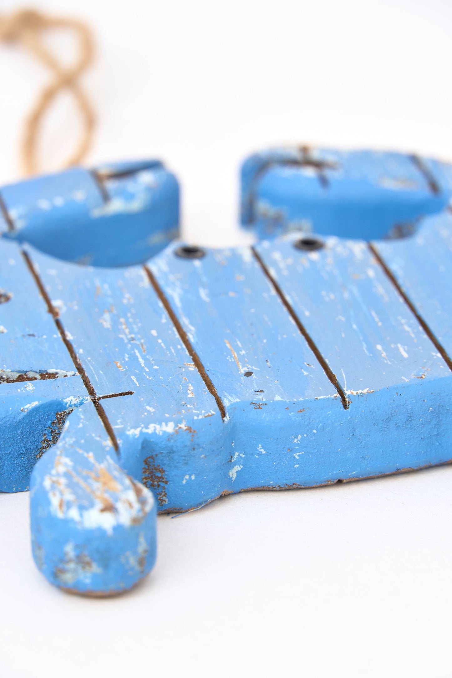 Colgante de madera con forma de cangrejo