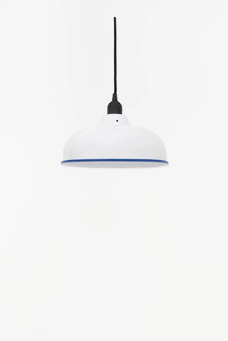 Lámpara de metal esmaltada Batela