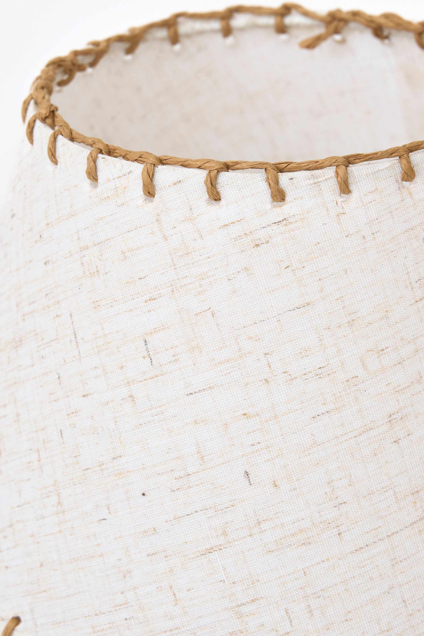 Lámpara de mesa de cuerda y papel