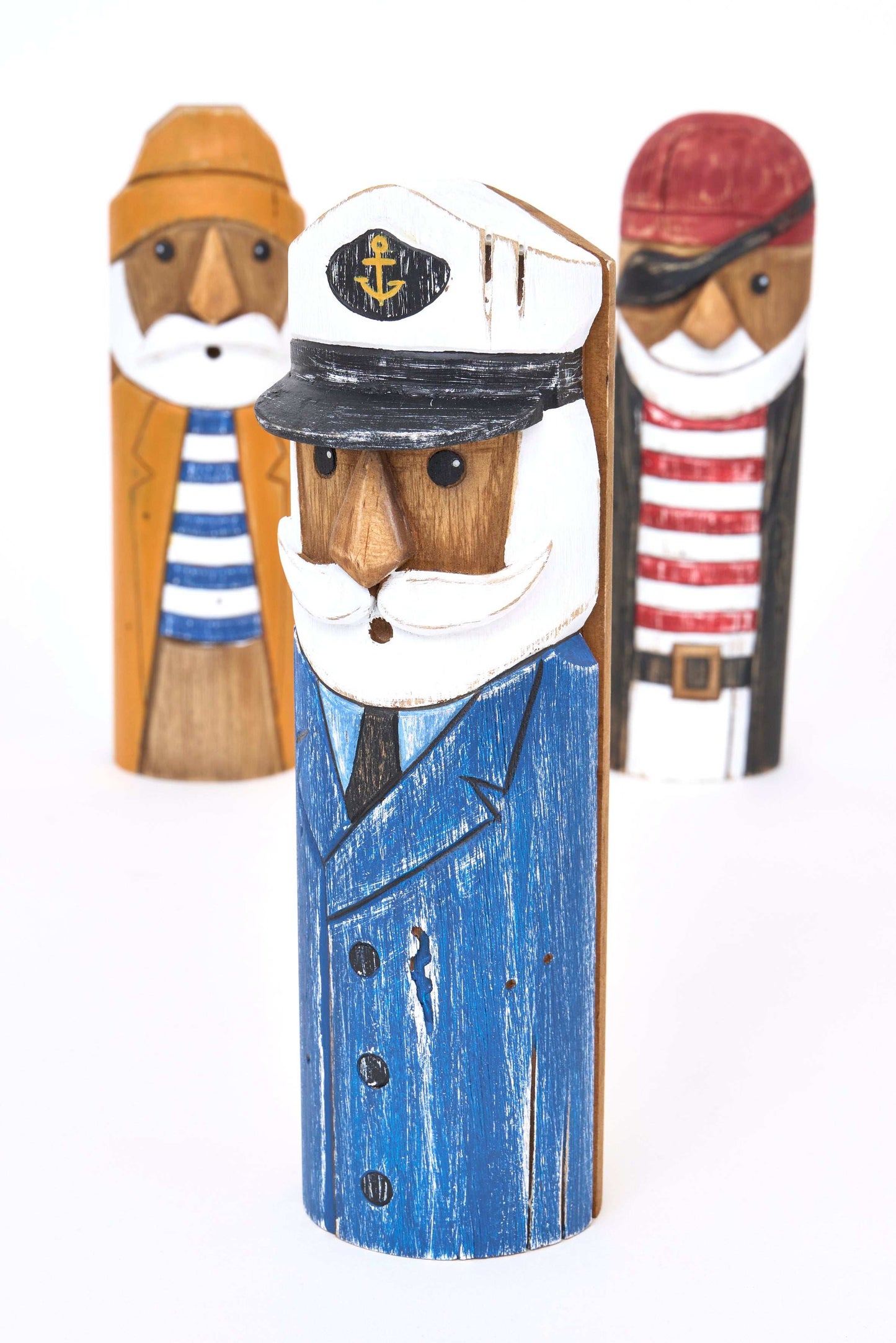 Zurezko kapitain apaingarria