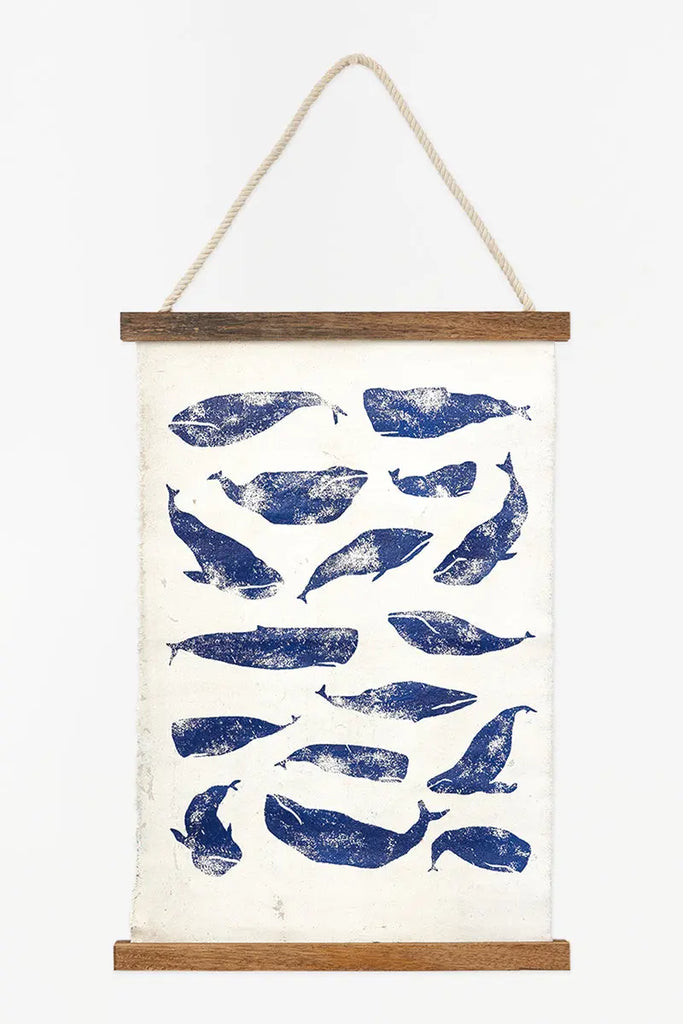 Lámina de tela y madera para colgar con ballenas azules - D6759 Batela