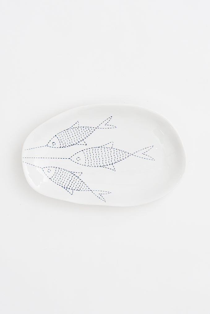 Plato con peces en porcelana blanca pequeño