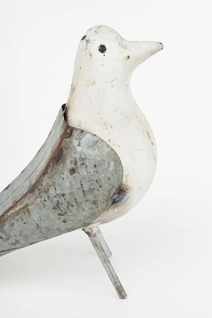 Pájaro de metal reciclado Batela