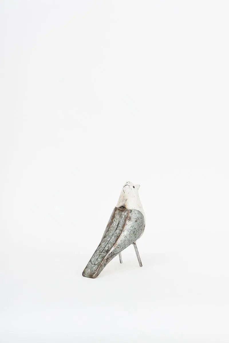 Pájaro de metal reciclado Batela