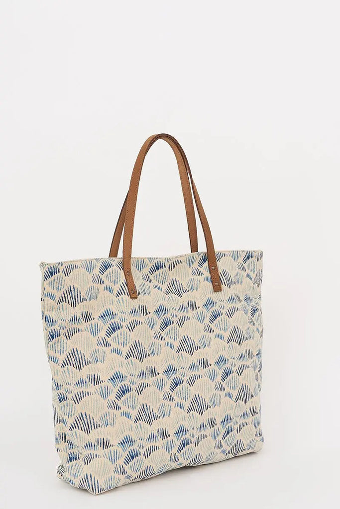 Bolsa grande con dibujos conchas azules