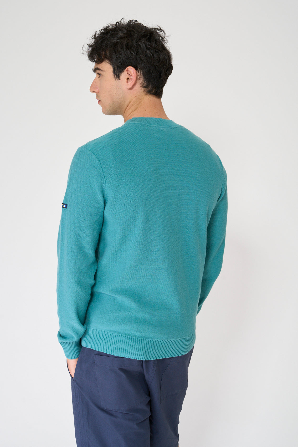 Pull en coton fin avec ancre brodée