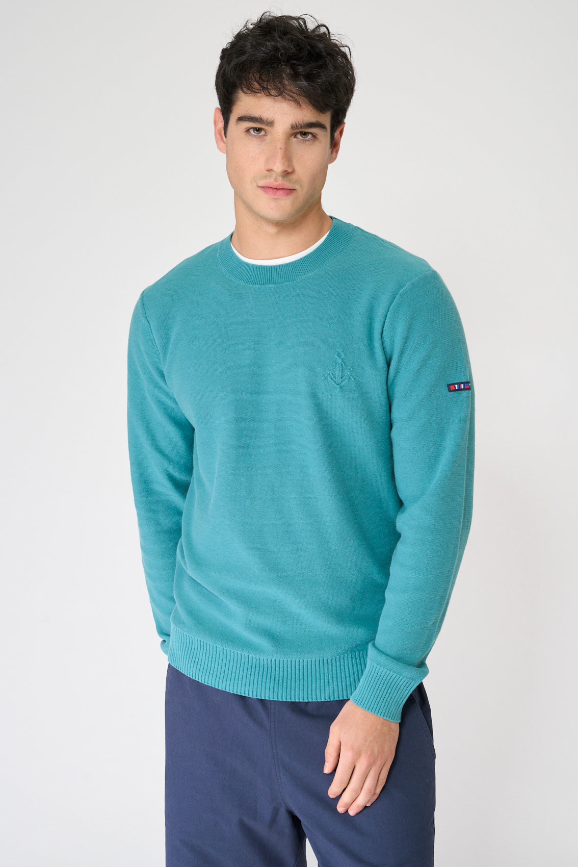 Pull en coton fin avec ancre brodée