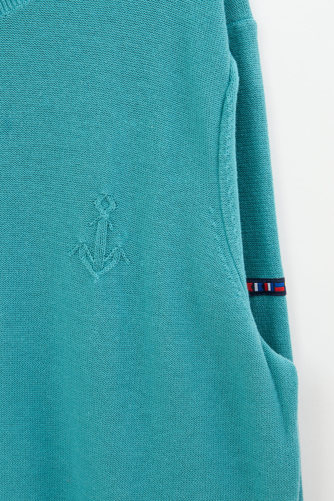 Pull en coton fin avec ancre brodée
