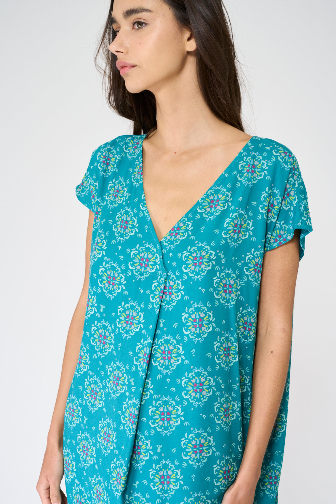 Vestido corto estampado de viscosa Ecovero