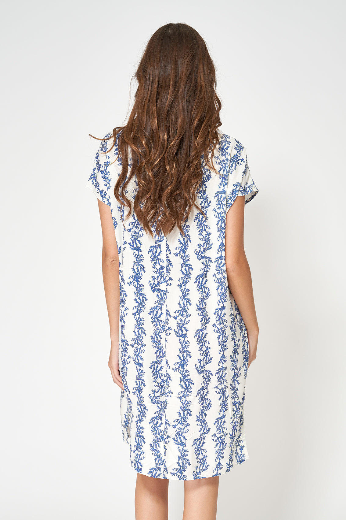 Vestido corto estampado de viscosa Ecovero