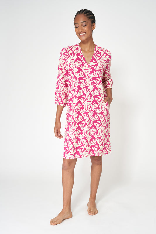 Vestido corto de lino con manga tres cuartos