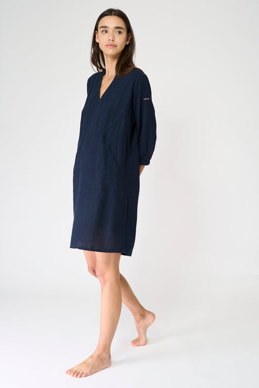 Vestido corto de lino con manga tres cuartos