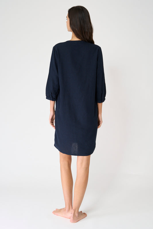 Vestido corto de lino con manga tres cuartos