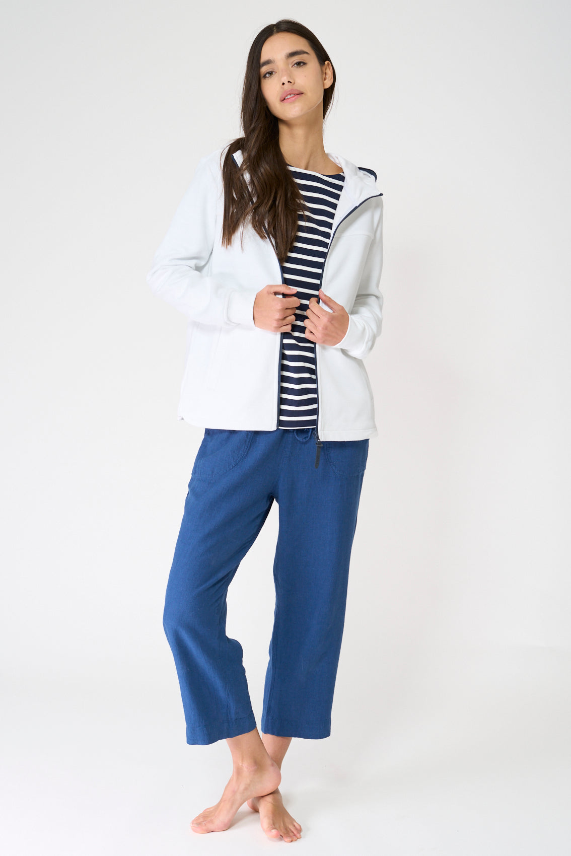 Hooded zip-up sweatshirt