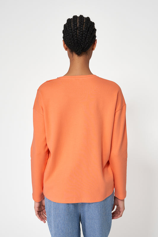 Camiseta algodón acanalado y botones en los hombros