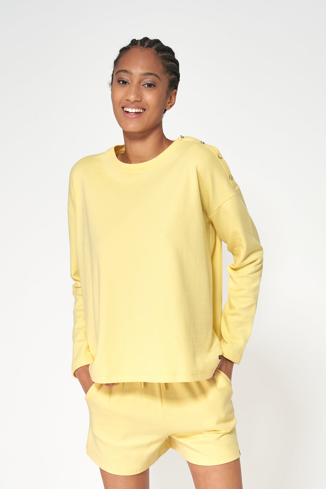 T-shirt en coton côtelé avec boutons aux épaules