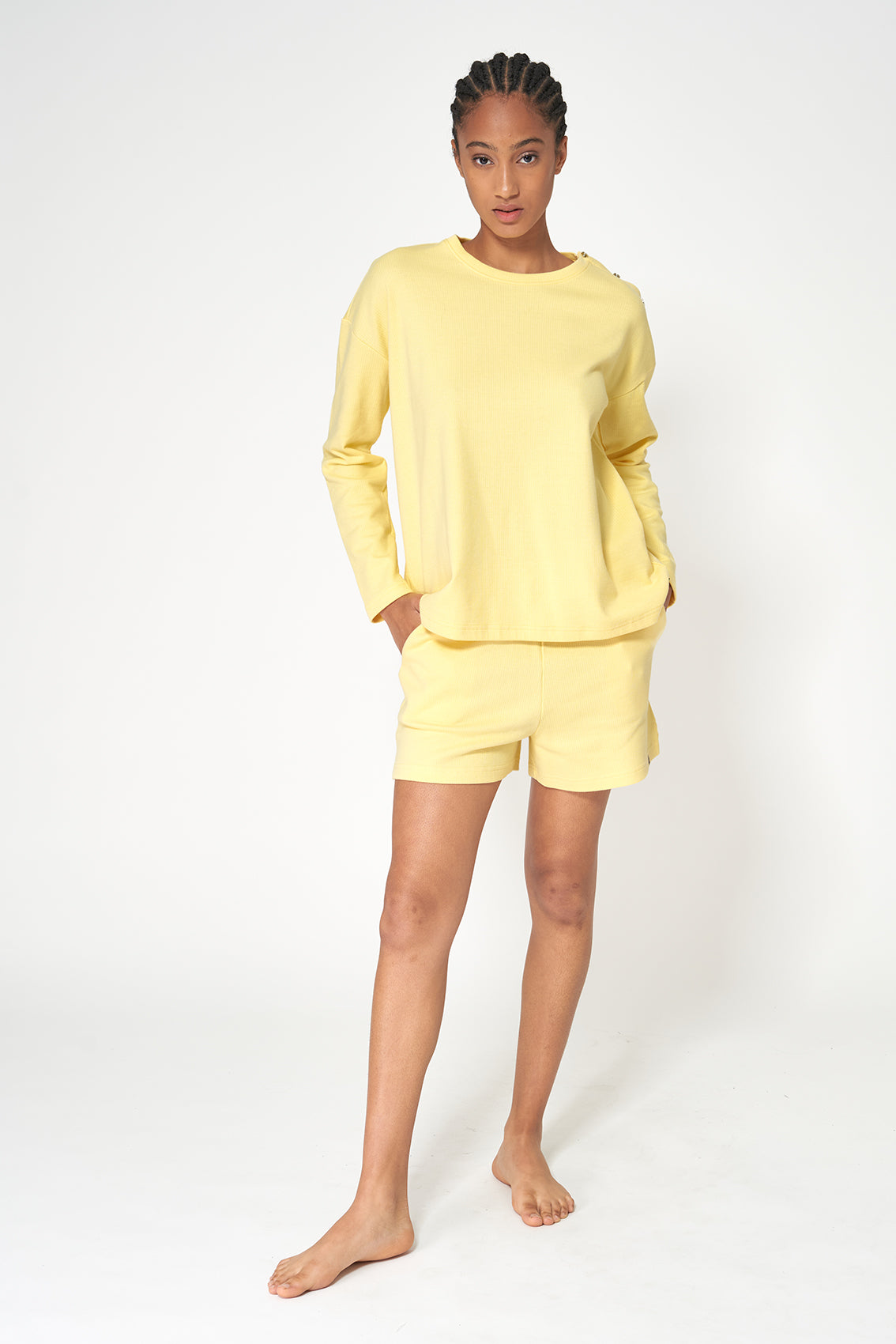 T-shirt en coton côtelé avec boutons aux épaules