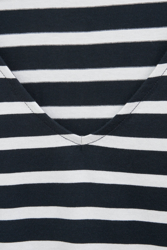 Vestido camiseta largo a rayas con escote en V