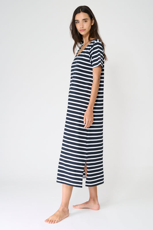 Vestido camiseta largo a rayas con escote en V