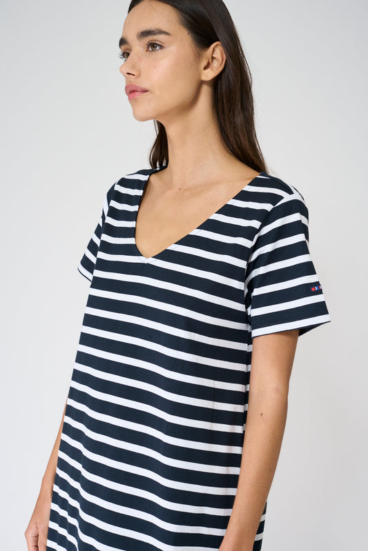 Vestido camiseta largo a rayas con escote en V