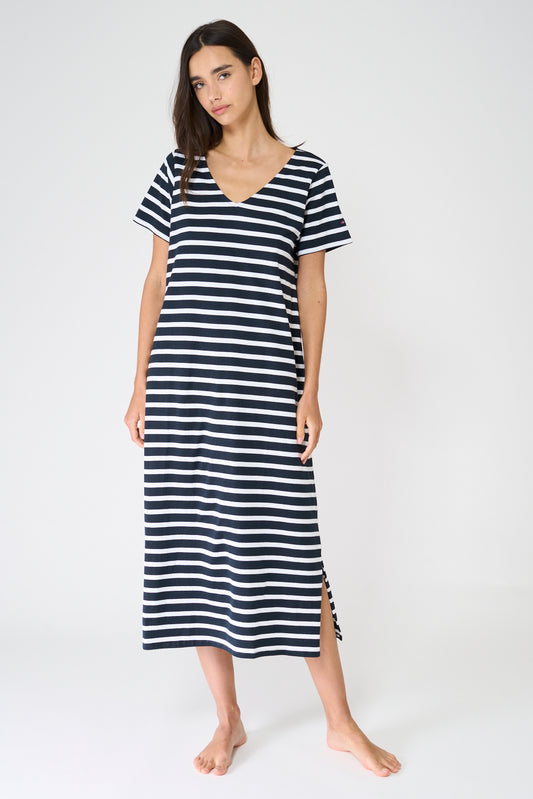 Vestido camiseta largo a rayas con escote en V