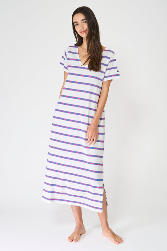 Vestido camiseta largo a rayas con escote en V