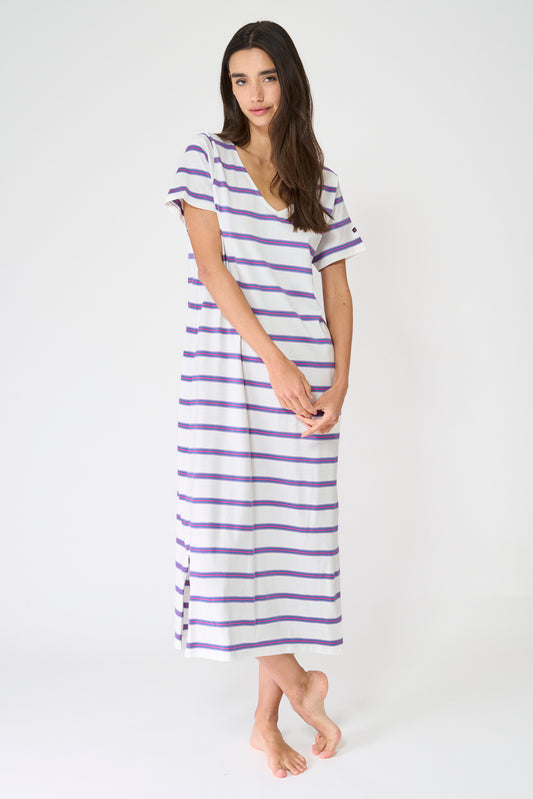 Vestido camiseta largo a rayas con escote en V