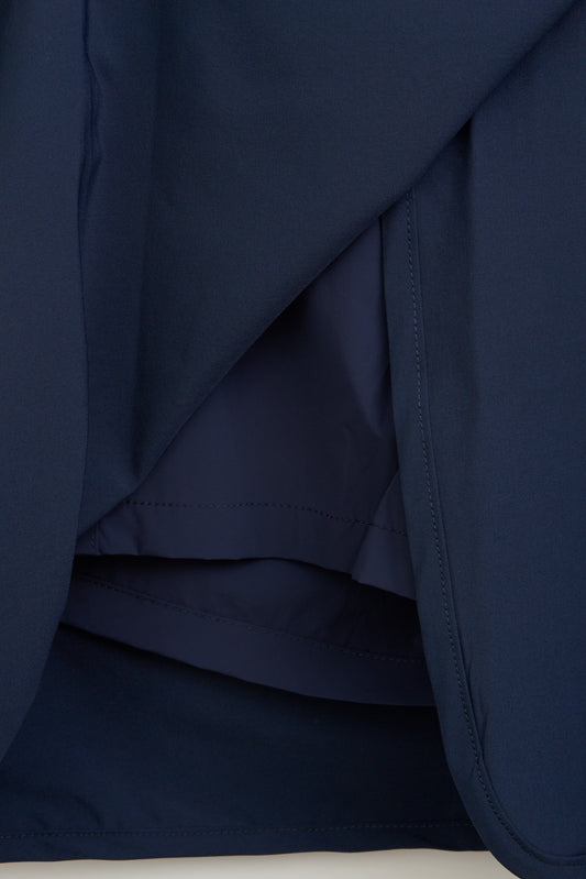 Falda estilo deportivo elástica con abertura frontal