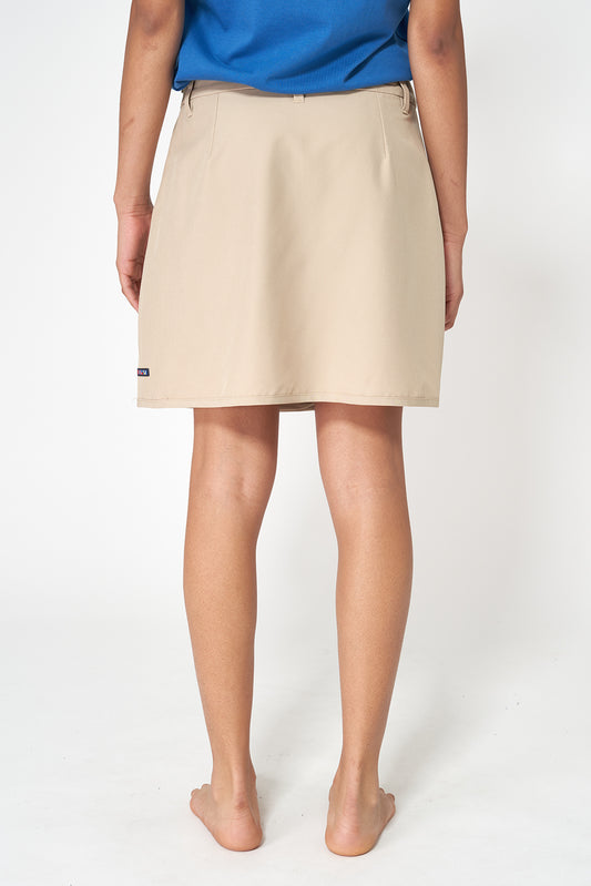 Falda estilo deportivo elástica con abertura frontal