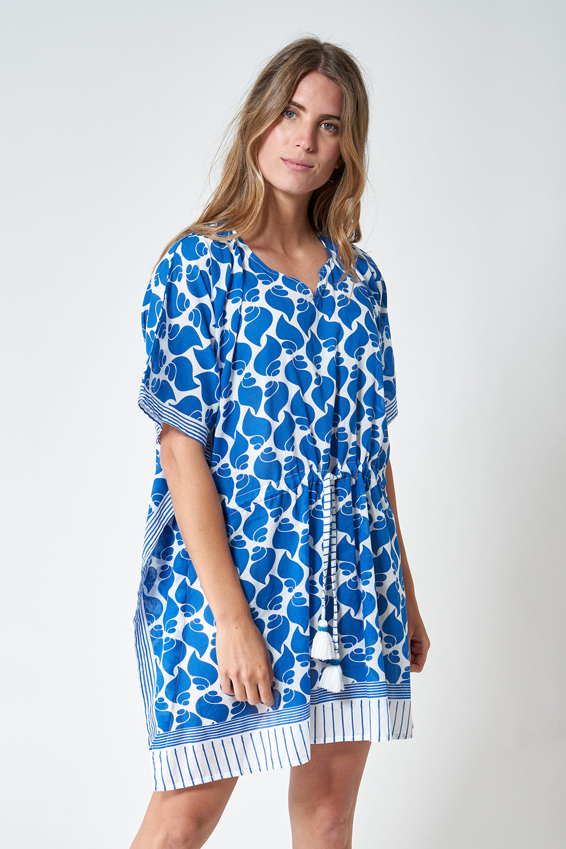 Poncho  estampado caracolas Batela Moda SS25