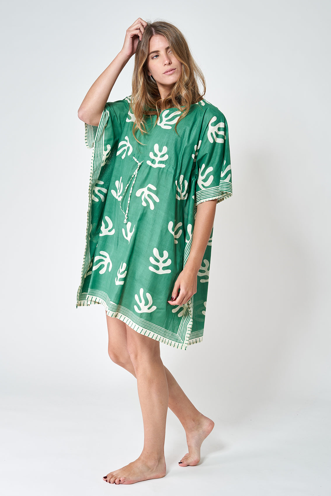 Poncho  estampado algas verde Batela Moda SS25
