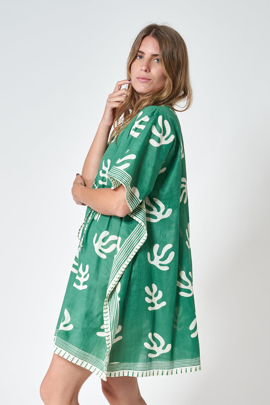Poncho  estampado algas verde Batela Moda SS25