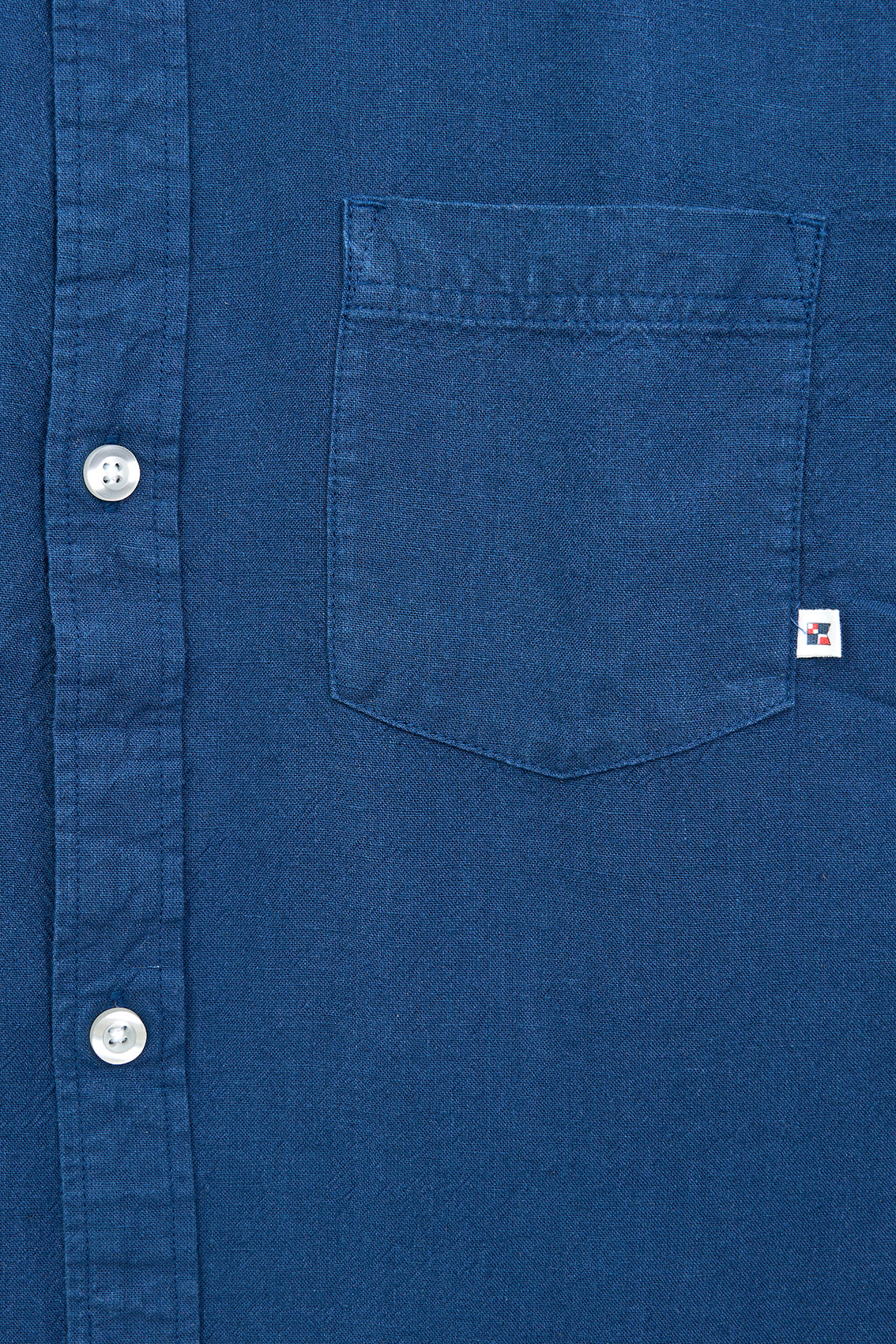 Long-sleeved linen shirt
