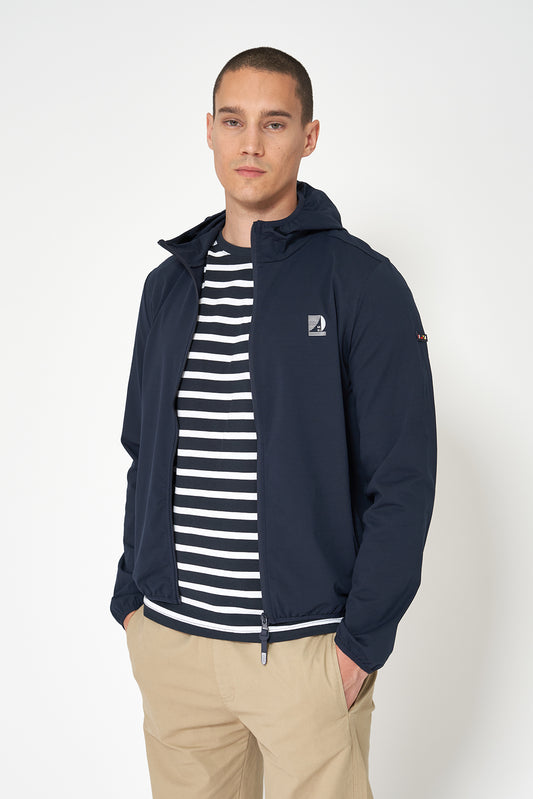 Chaqueta técnica estilo náutico con filtro solar UVB50