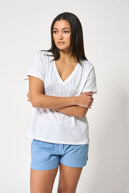 Camiseta flamé manga corta y escote pico