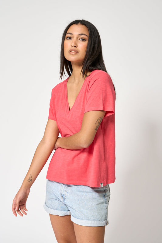 Camiseta flamé manga corta y escote pico