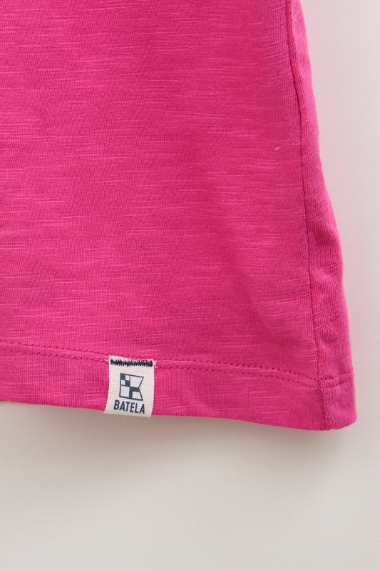 Camiseta flamé manga corta y escote pico