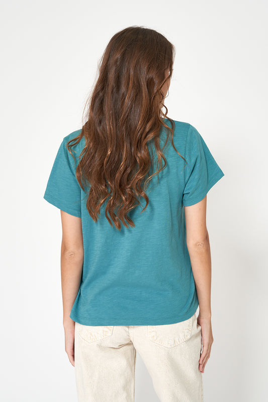 Camiseta flamé manga corta y escote pico